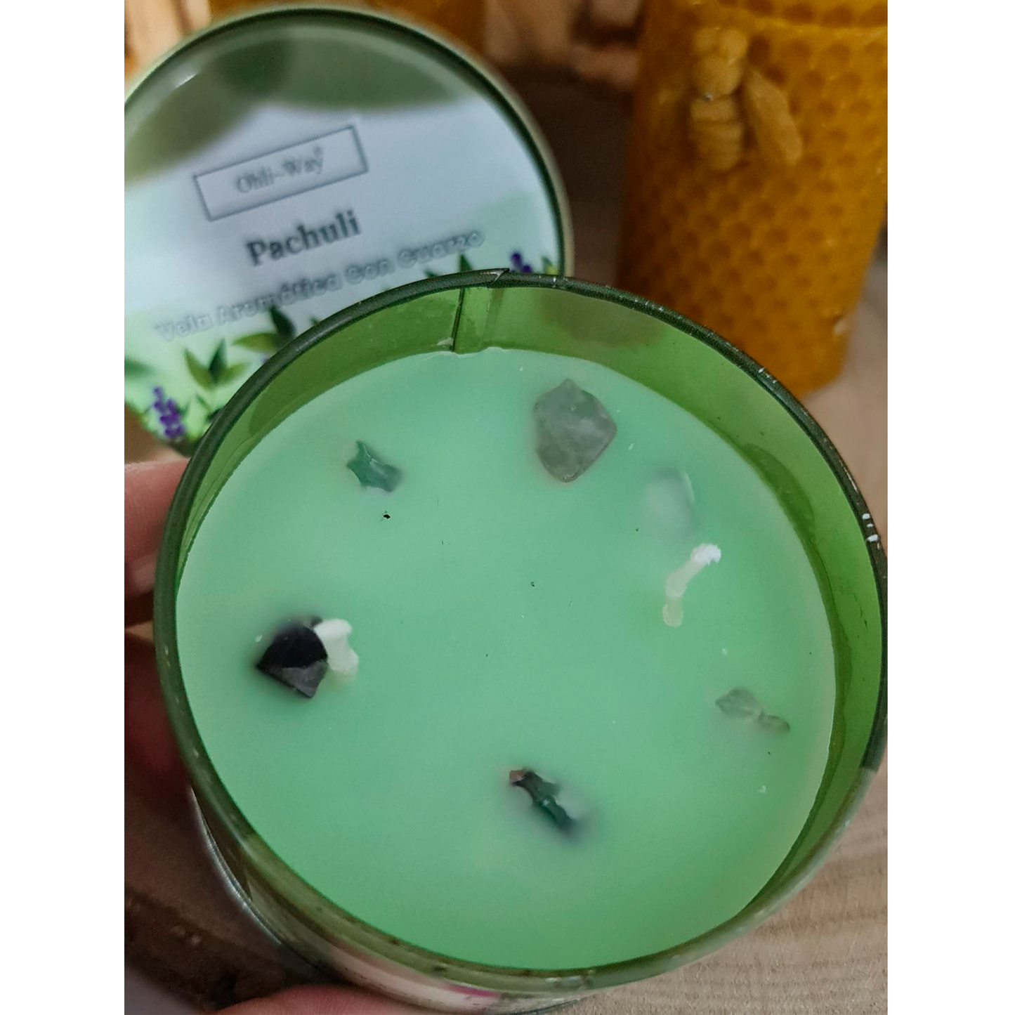 VELA AROMÁTICA EN LATA: PACHULI CON CUARZOS