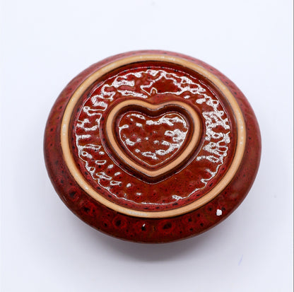 SOPORTE DE CERÁMICA PARA PALO SANTO Y ATADOS-MANDALA-( ROJO CON CORAZÓN BRILLANTE)