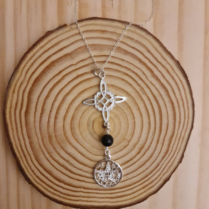 COLGANTE TRIPLE PROTECCIÓN "NUDO DE BRUJA, TURMALINA NEGRA Y TETRAGRAMATÓN"
