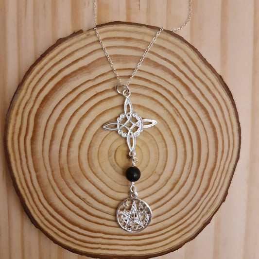 COLGANTE TRIPLE PROTECCIÓN "NUDO DE BRUJA, TURMALINA NEGRA Y TETRAGRAMATÓN"